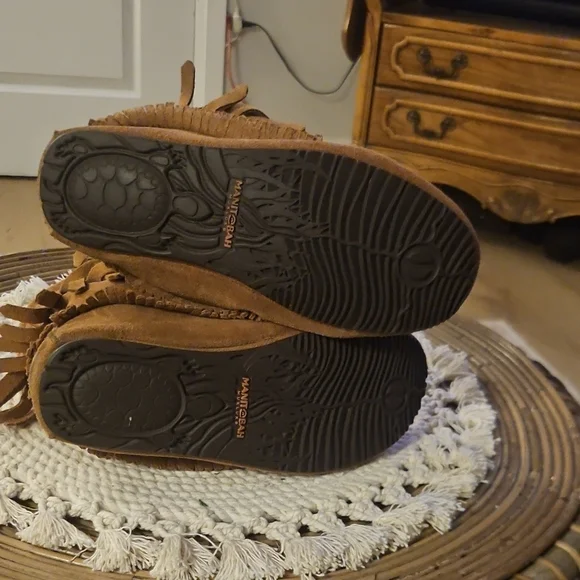 Women's Brown Suede Fringe Lace-Up Moccasins - Picture 3 of 4